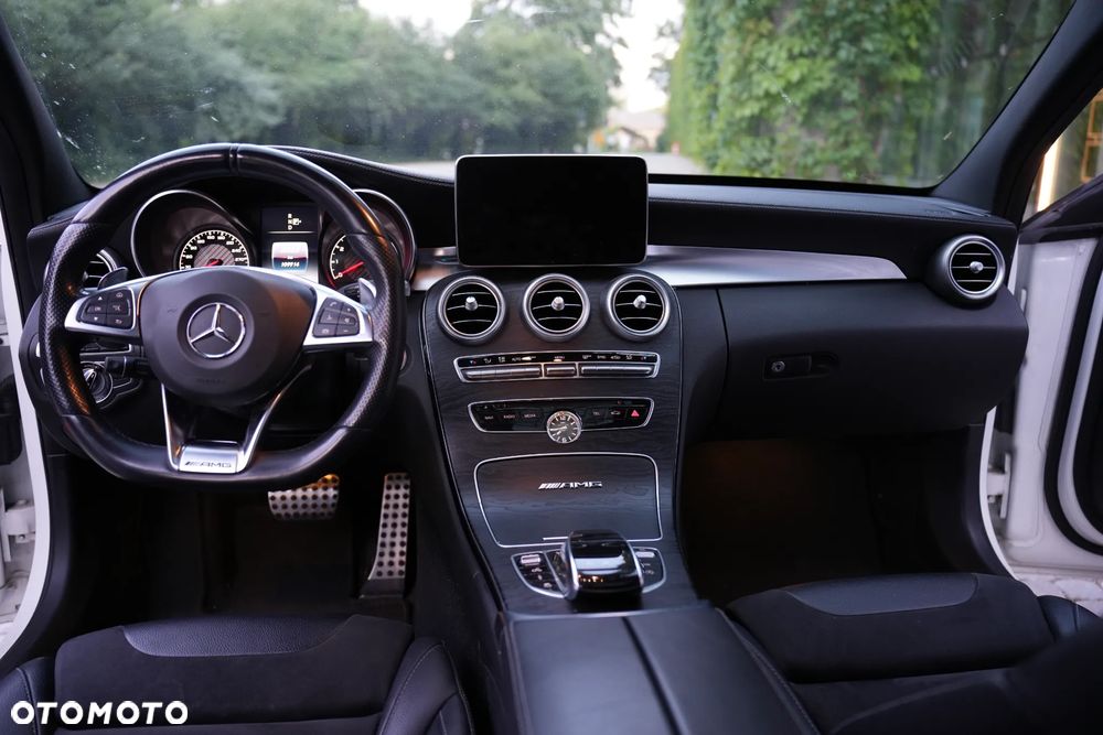 Mercedes-Benz Klasa C AMG 63 S - 16