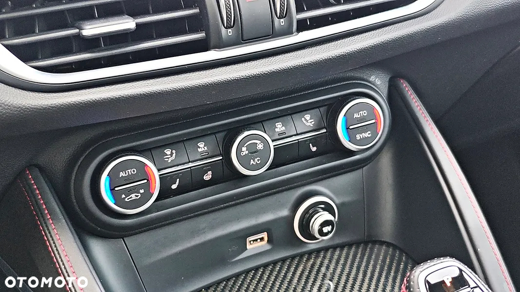 Alfa Romeo Stelvio 2.0 Turbo Veloce TI Q4 - 28