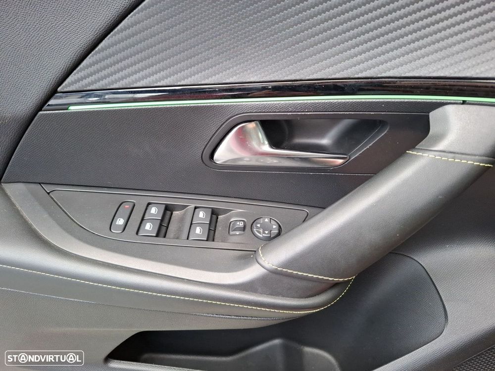 Peugeot 2008 1.2 PureTech GT EAT8 - 23