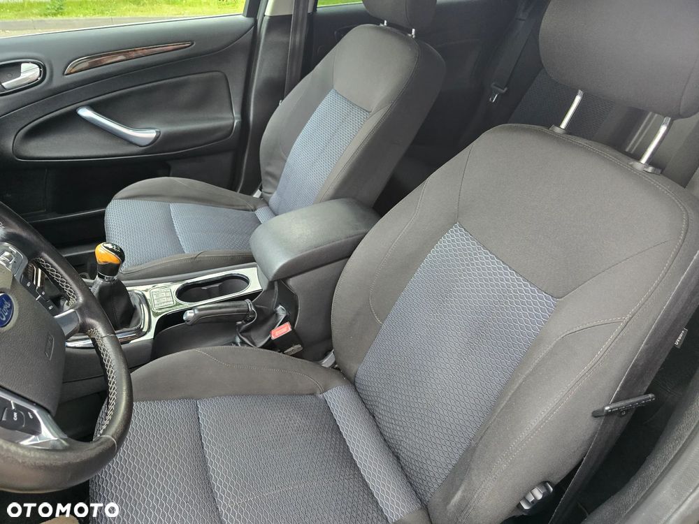 Ford Mondeo 2.0 Ghia - 21