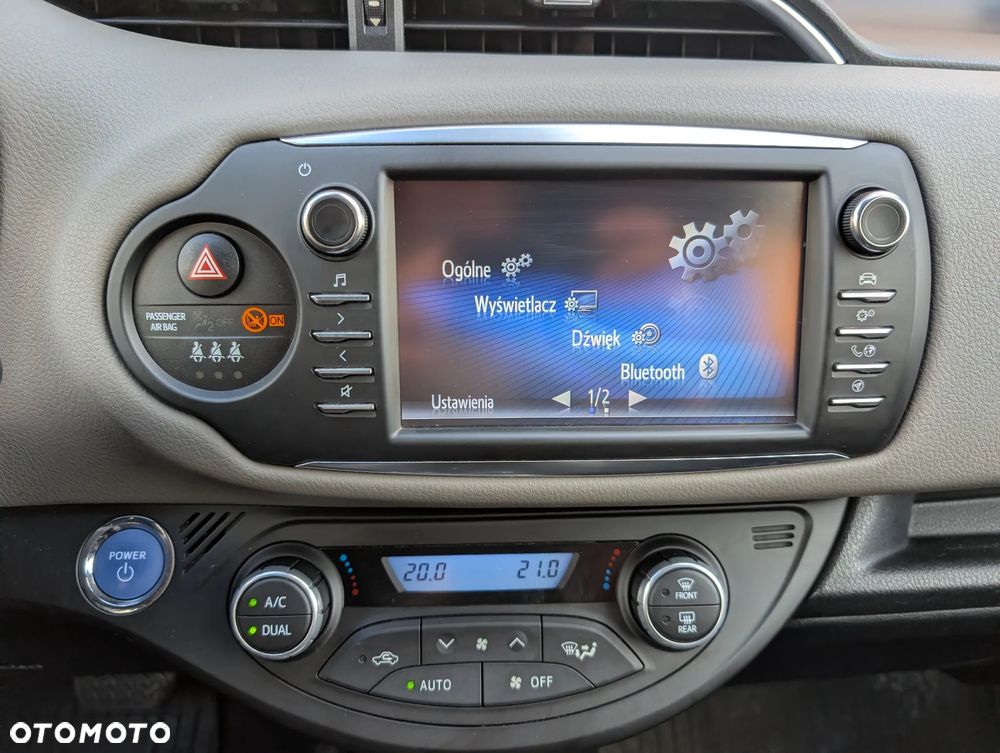 Toyota Yaris Hybrid 100 Selection Passion - 27