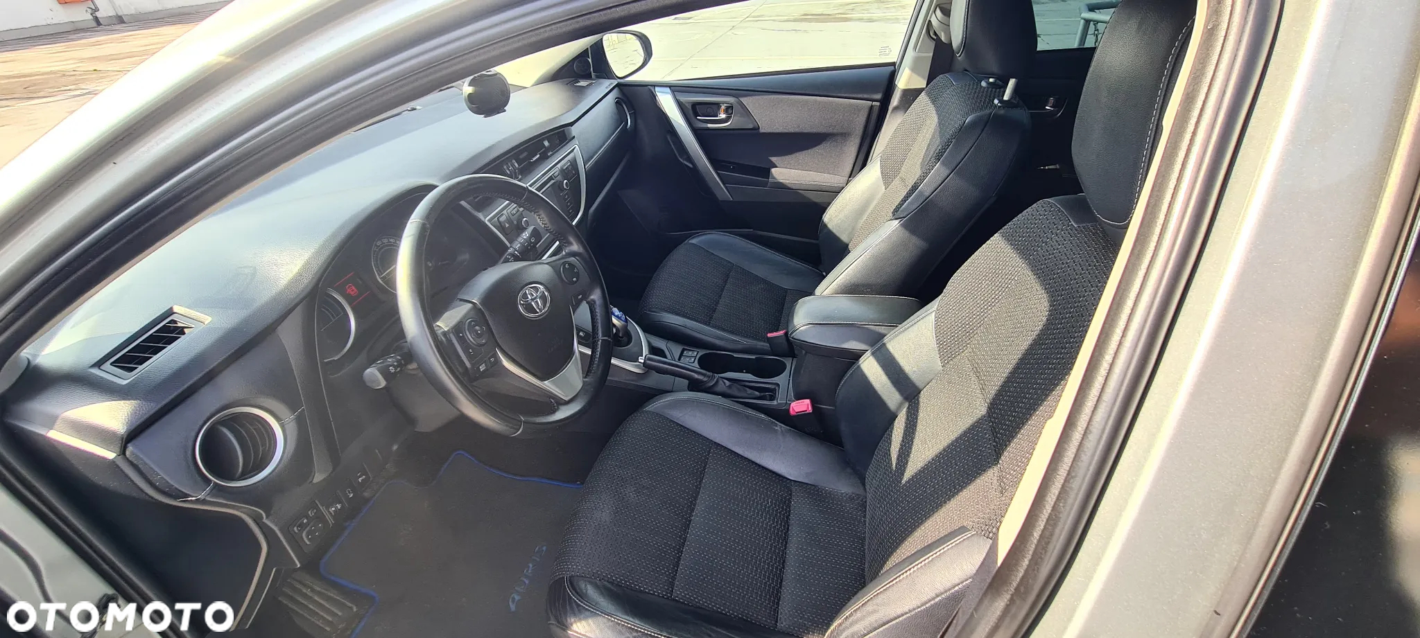 Toyota Auris 1.8 HSD Prestige NAVI - 12