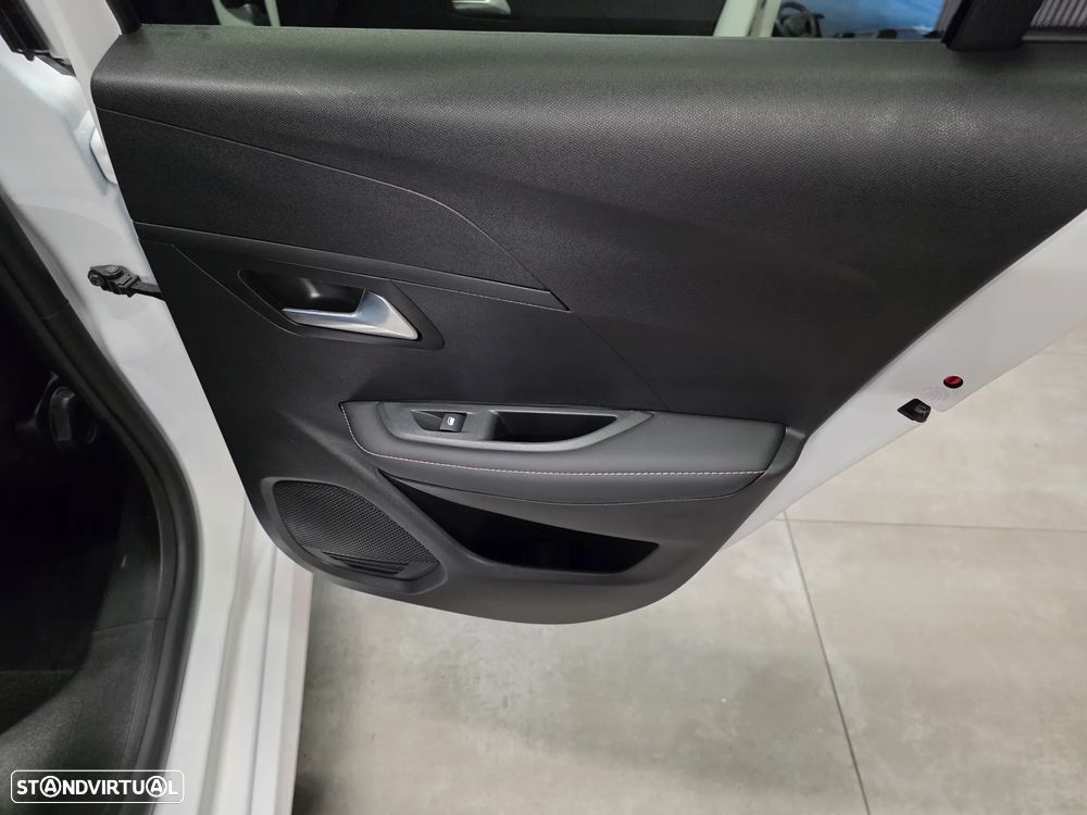 Peugeot 208 1.2 Hybrid Allure e-DCS6 - 19