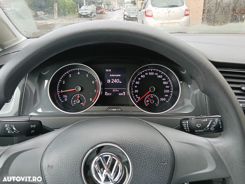 Volkswagen Golf - 1