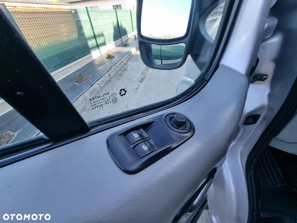 Opel Vivaro L2H1 2.9t - 26