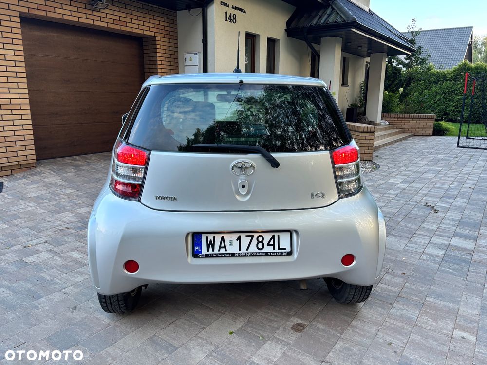 Toyota iQ - 18