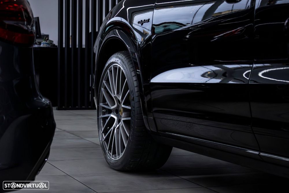 Porsche Cayenne Coupé Turbo S E-Hybrid - 17