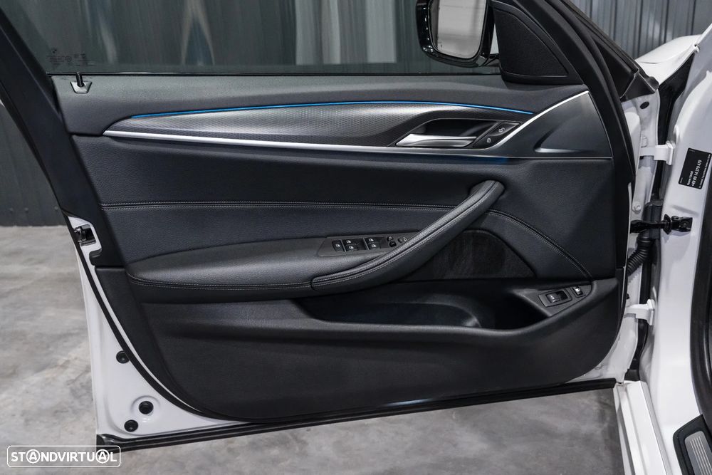BMW 530 e Pack Desportivo M - 19