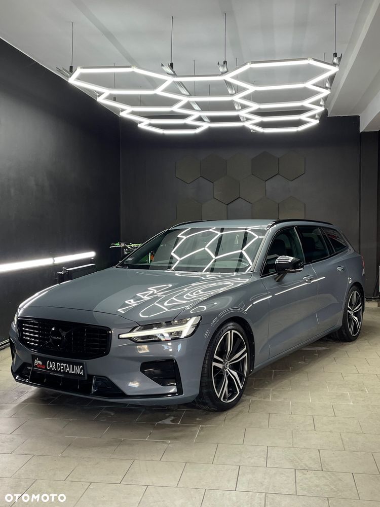 Volvo V60 B3 B R-Design - 1