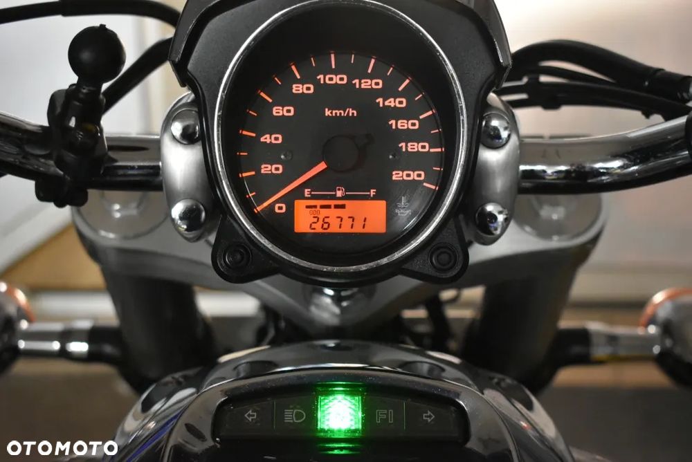 Suzuki Intruder - 38