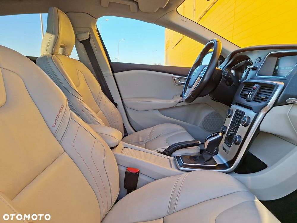 Volvo V40 Cross Country D3 Geartronic Ocean Race - 27