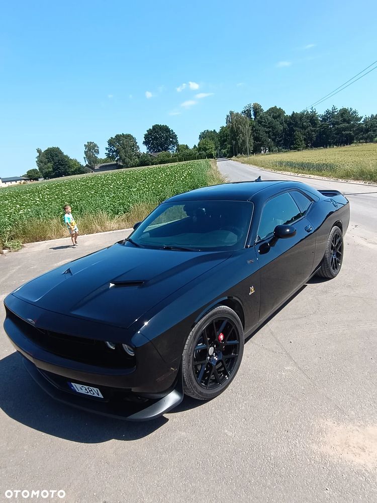 Dodge Challenger - 12