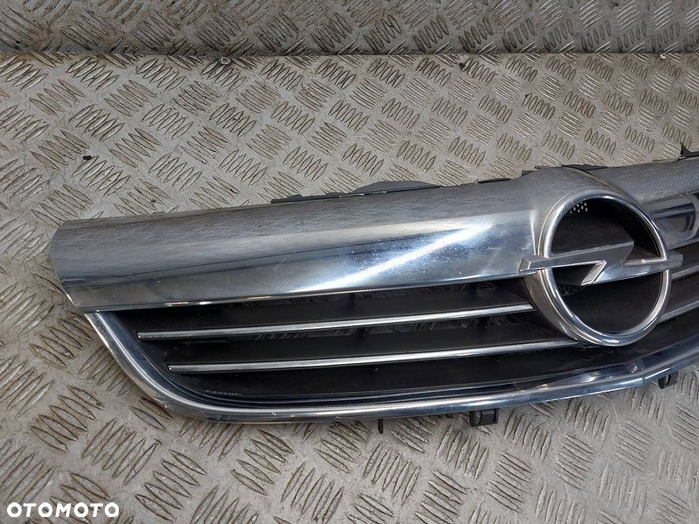 GRILL ATRAPA EMBLEMAT CHROM OPEL ZAFIRA B II LIFT - 2