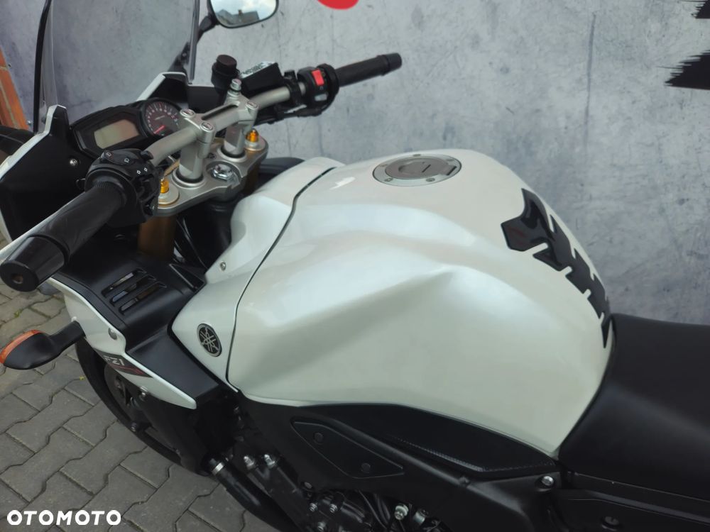 Yamaha FZ - 27