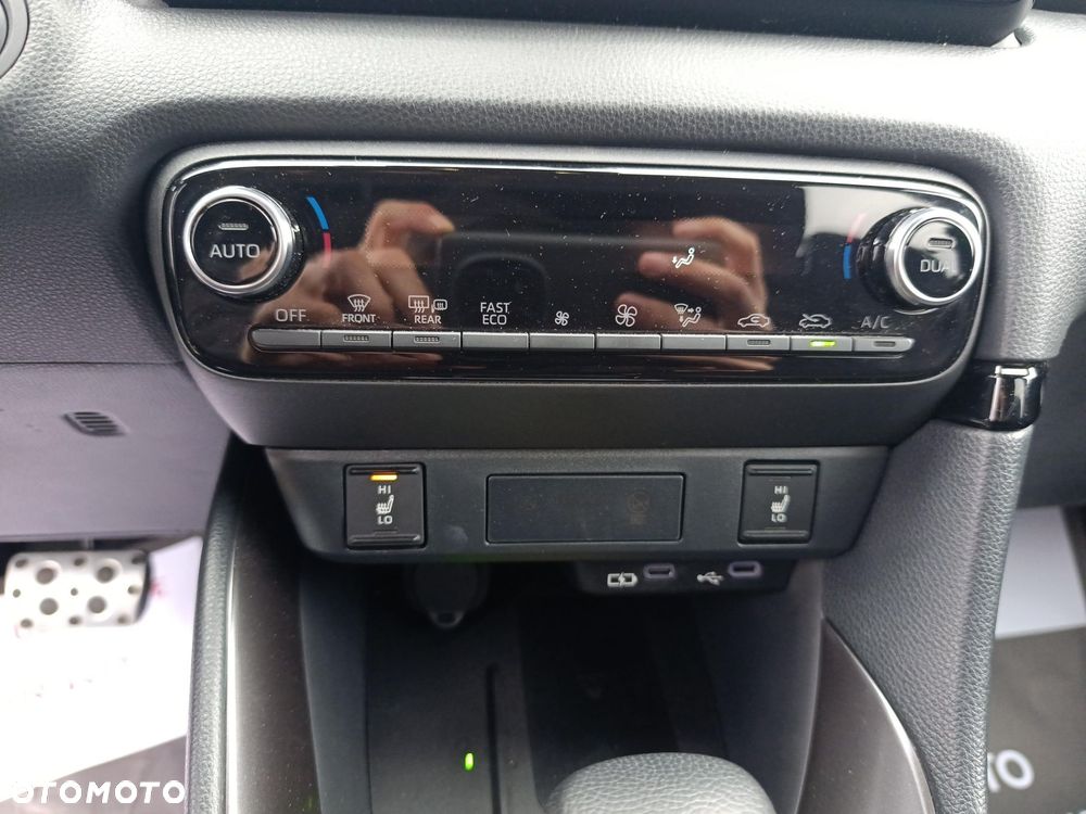 Toyota Yaris Hybrid 1.5 GR Sport - 37