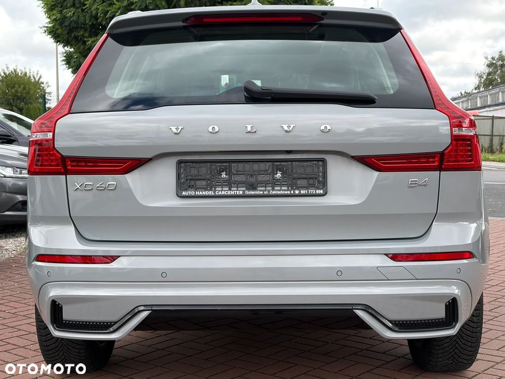 Volvo XC 60 B4 D Plus Dark - 8