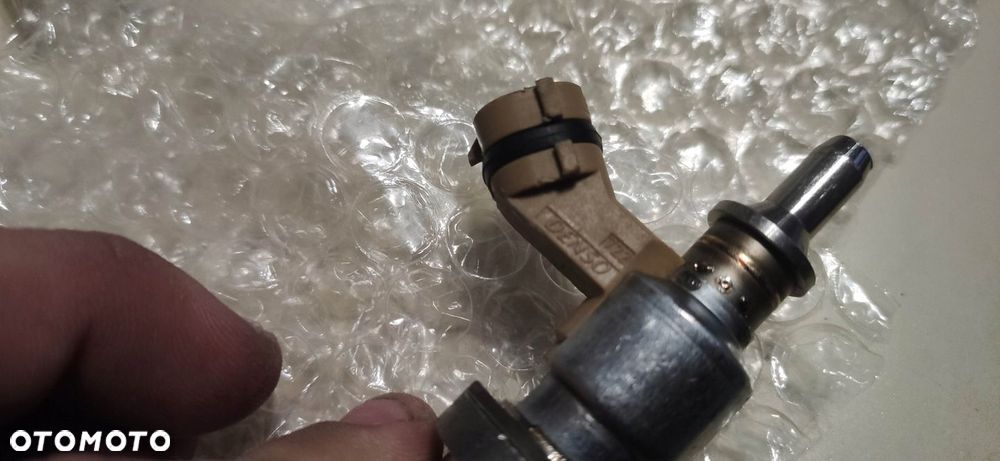 WTRYSKI DENSO TOYOTA AVENSIS AURIS 2.0 23710-26011 - 2