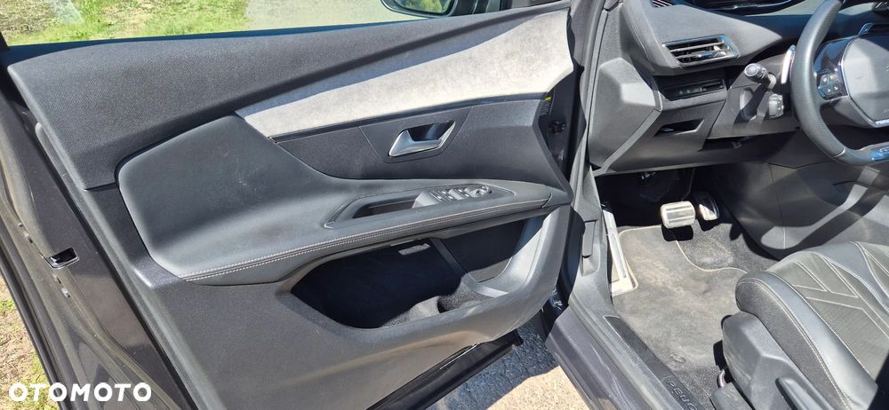 Peugeot 3008 1.6 PureTech GT S&S EAT8 - 17