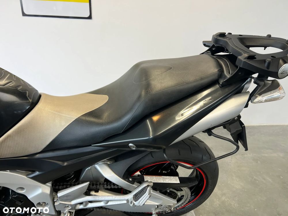 Suzuki GSR - 27