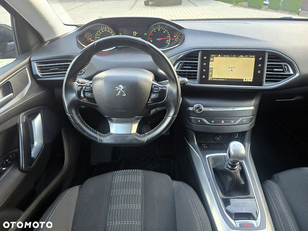 Peugeot 308 2.0 BlueHDi Allure S&S - 26