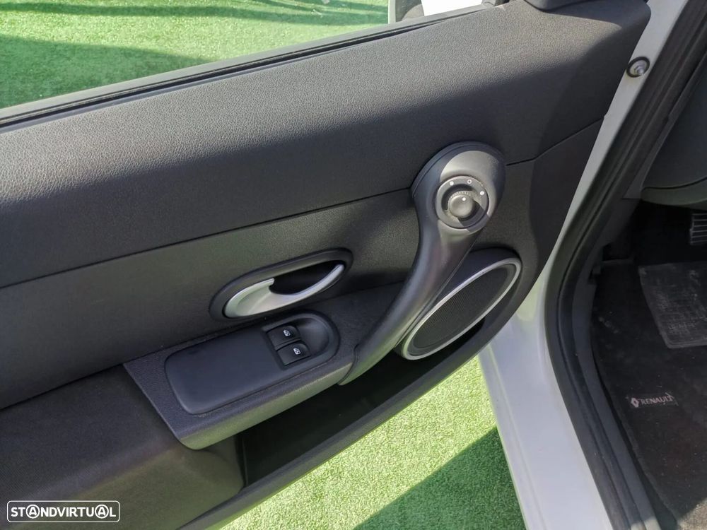 Renault Clio 1.5 dCi Dynamique S - 12