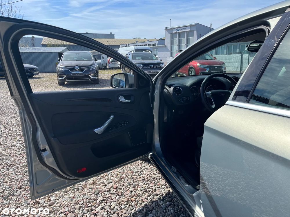 Ford Mondeo 2.0 Ghia - 15