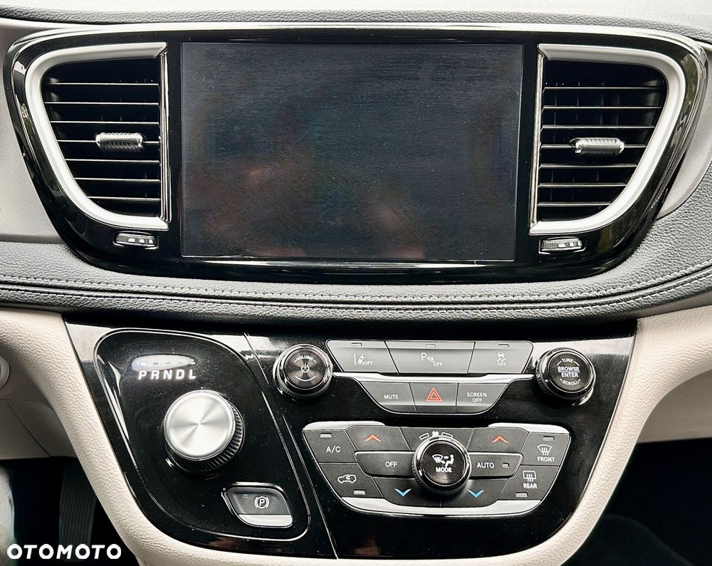 Chrysler Pacifica - 25