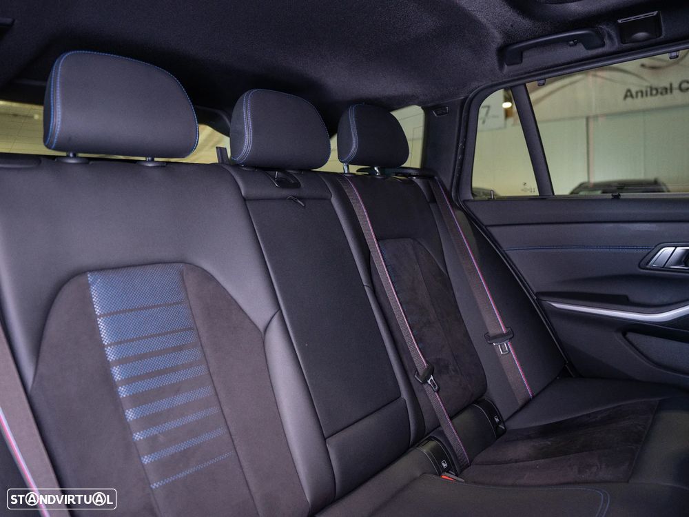 BMW 330 e Pack Desportivo M Pro Auto - 22