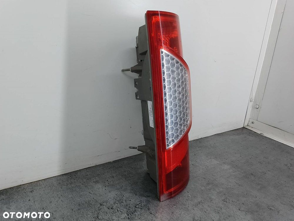 LAMPA TYLNA PRAWA FORD TRANSIT CONNECT 9T1613404AB - 2