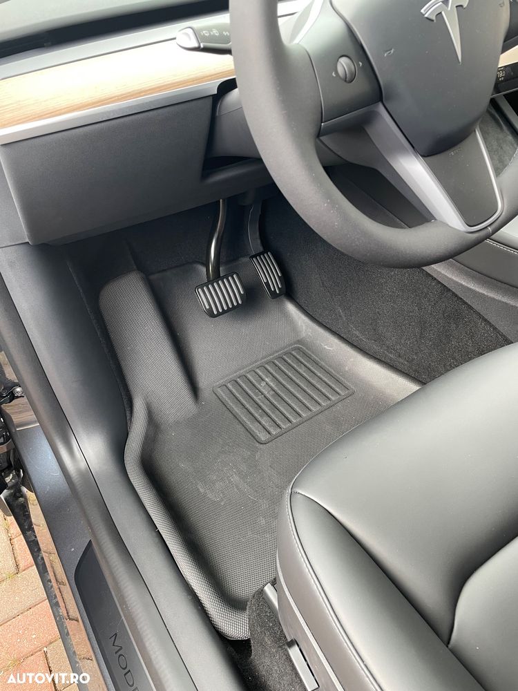 Tesla Model Y - 2