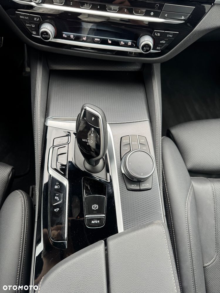 BMW Seria 5 545e xDrive M Sport sport - 24