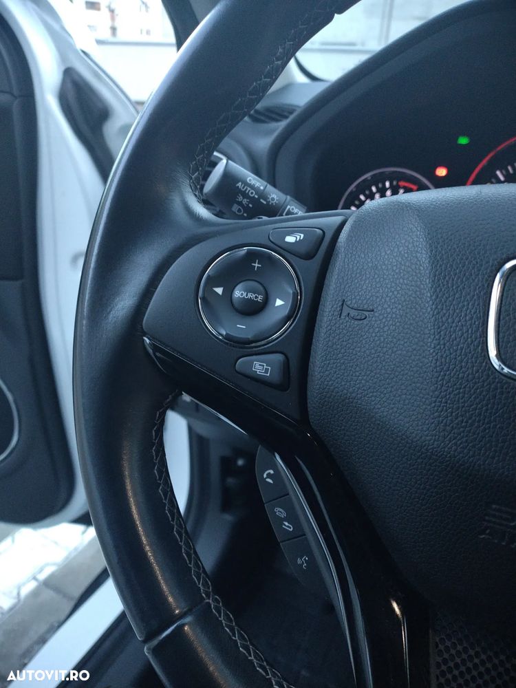 Honda HR-V 1.5 i-VTEC CVT Executive - 23