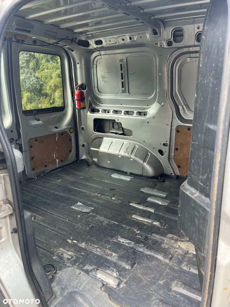 Ford Transit Conect - 8
