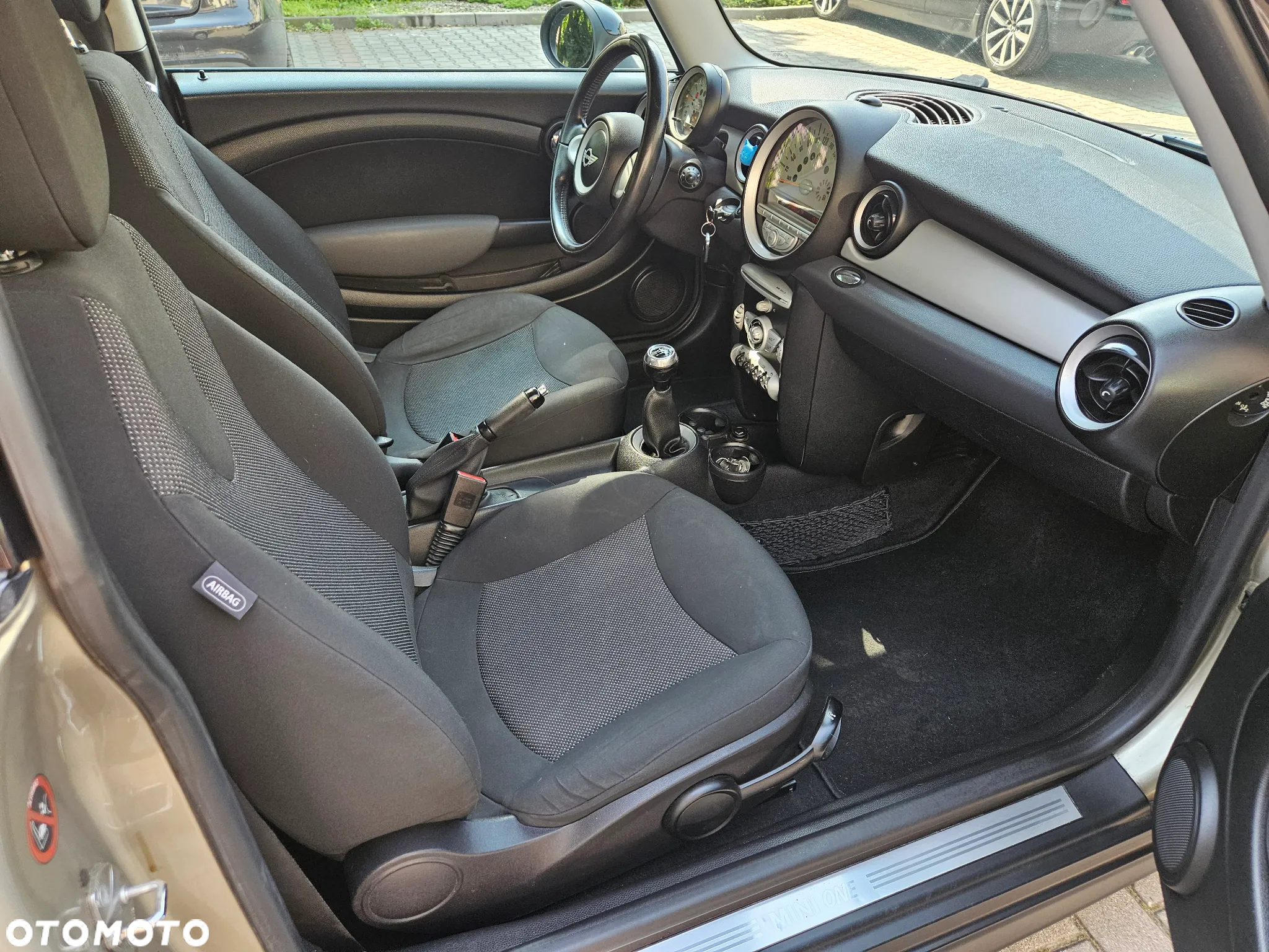 MINI ONE Standard - 16