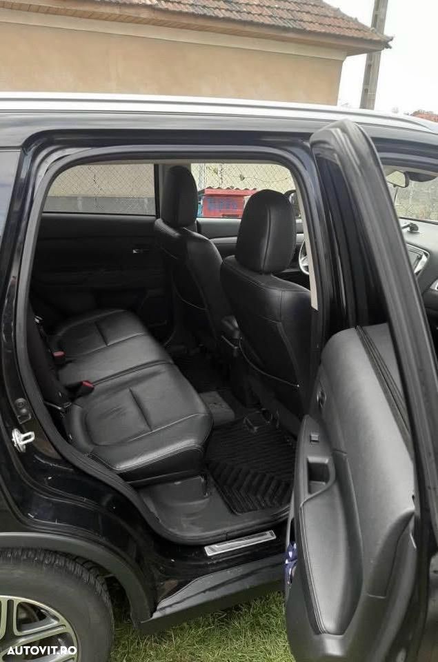Mitsubishi Outlander 2.0 4WD - 6