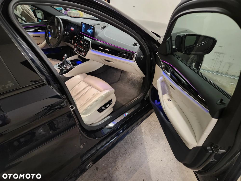 BMW Seria 5 520d xDrive M Sport sport - 9