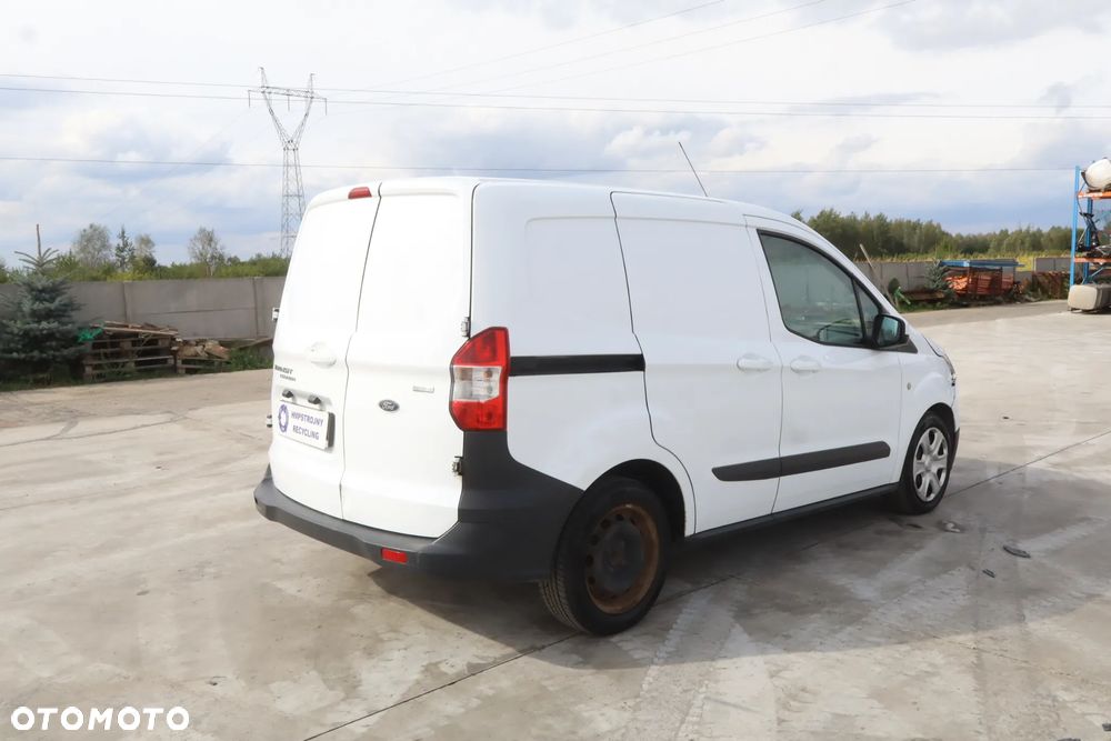 Ford Transit Courier 2017 photo 4