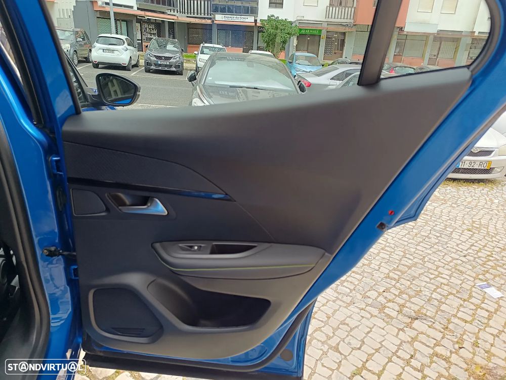 Peugeot 2008 PureTech 130 EAT8 GT - 28