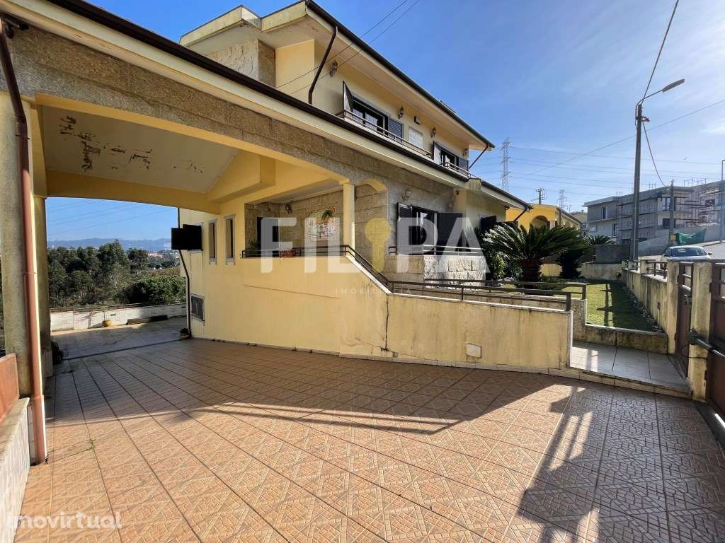 Moradia de 4 frentes com piscina em Campo - Grande imagem: 2/37