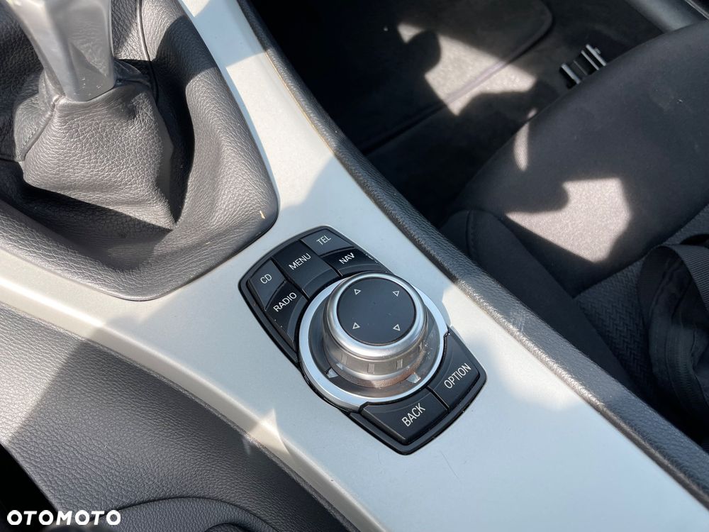 BMW Seria 3 320d xDrive DPF - 33