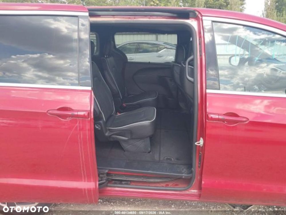 Chrysler Pacifica - 8
