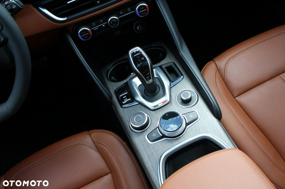 Alfa Romeo Giulia - 16