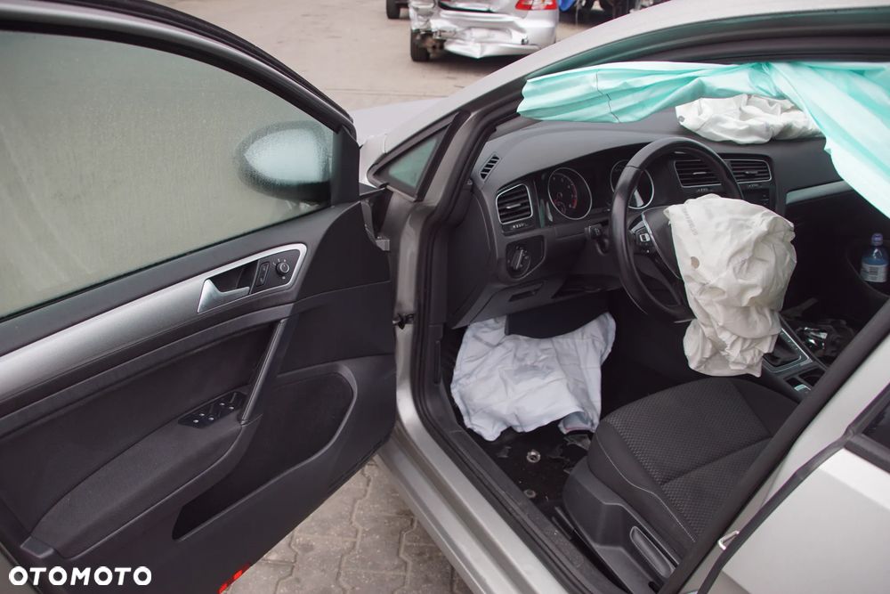 Auto na części - Volkswagen Golf VII Lift 1.0 TSI 115 KM DKRF UDM LB7W 2020R Silnik Skrzynia Drzwi Błotnik Zderzak Klapa Lampa Lusterko Klamka Szyba Deska Kokpit Sterownik Moduł Czujnik Licznik Wyświetlacz Panel Kierownica - 11