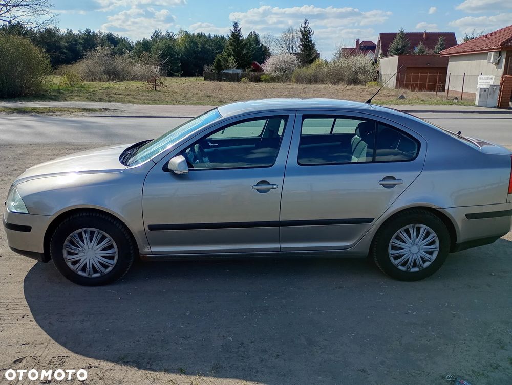 Skoda Octavia 1.6 Ambiente - 3