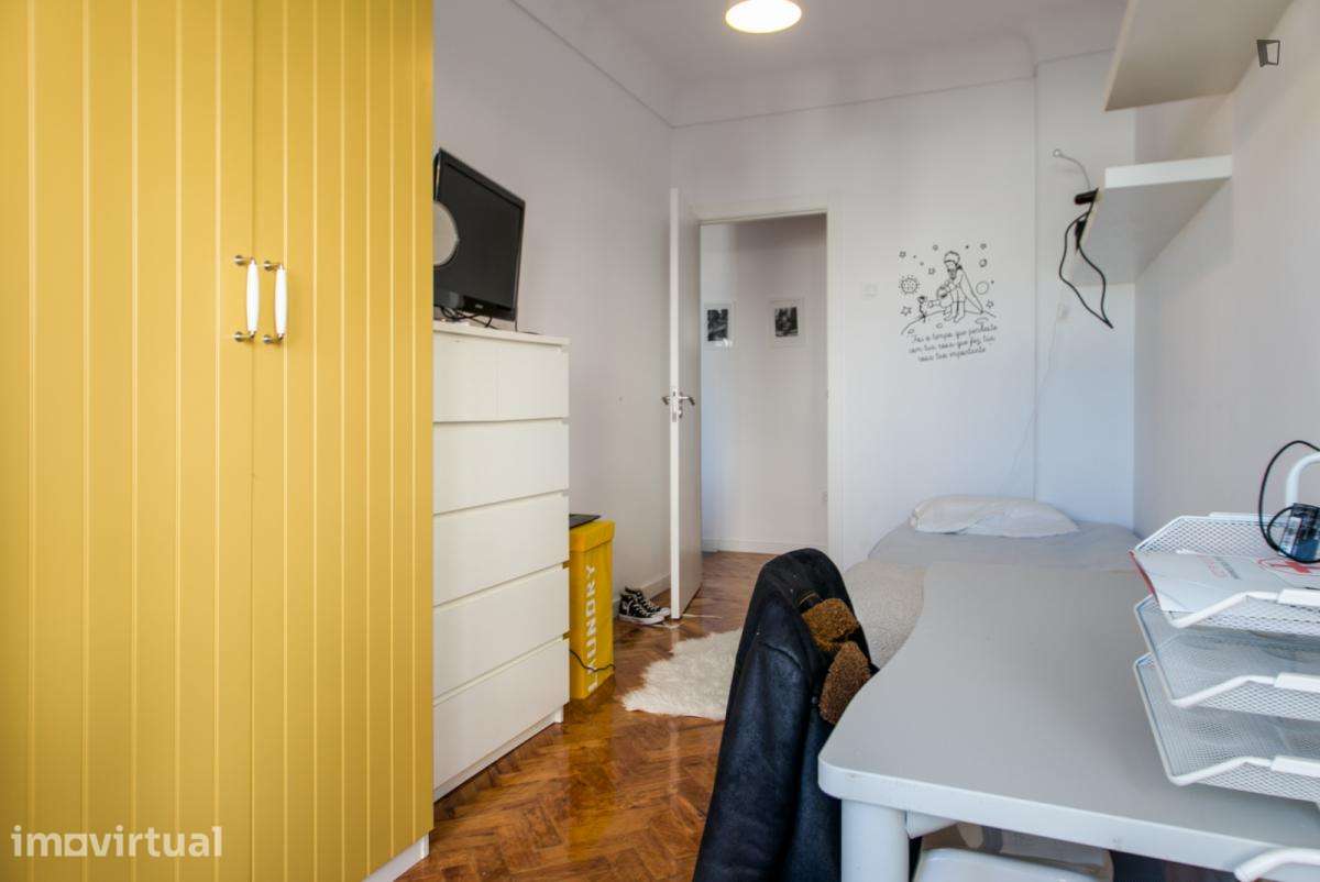 Quarto - localizado em Roma-Areeiro Lisbon - Grande imagem: 2/33