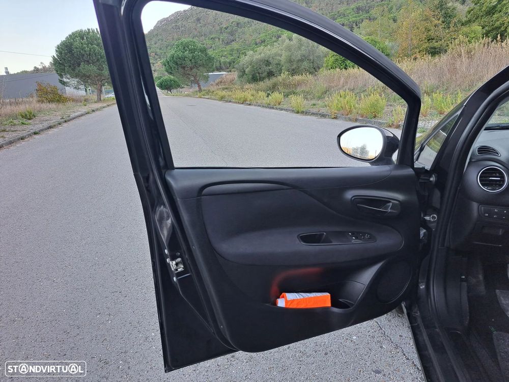 Fiat Punto 1.3 M-Jet Lounge S&S - 11