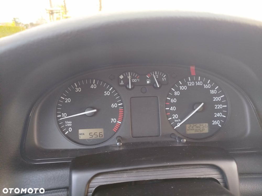 Volkswagen Passat 1.8 - 22