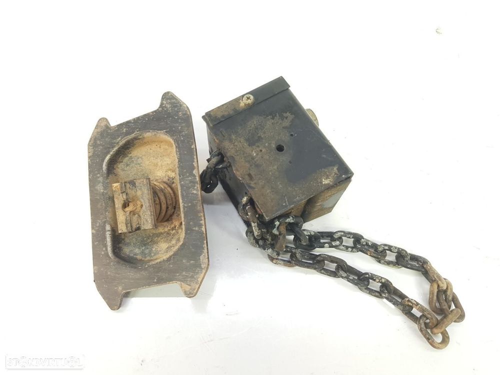 SUPORTE DA RODA SUPLENTE MITSUBISHI MONTERO SPORT K90 - 1