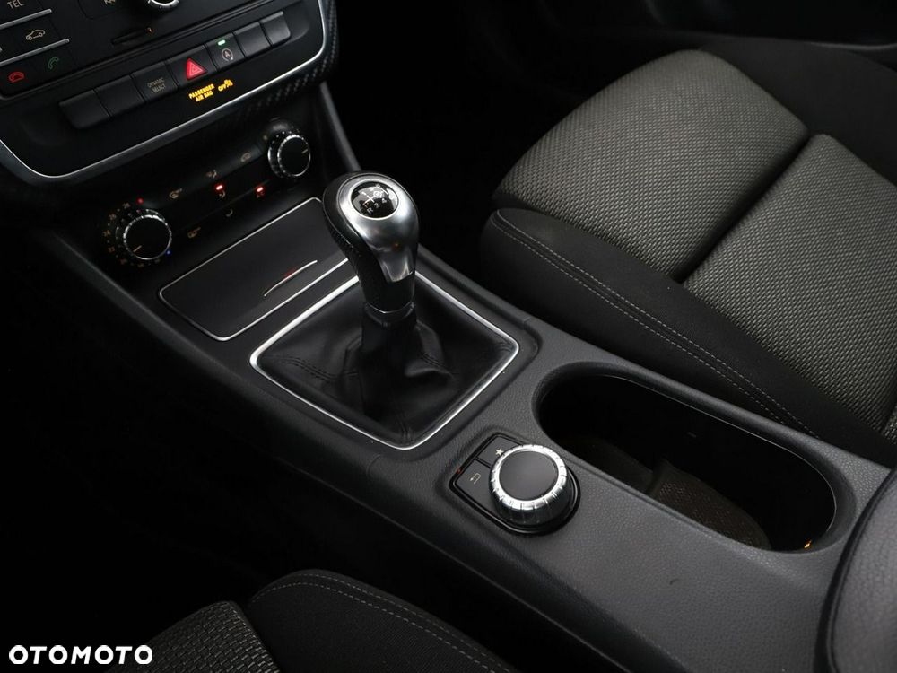 Mercedes-Benz GLA 180 - 29