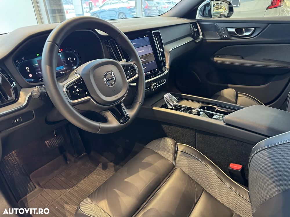 Volvo V60 B4 MHEV AT Plus Dark - 14